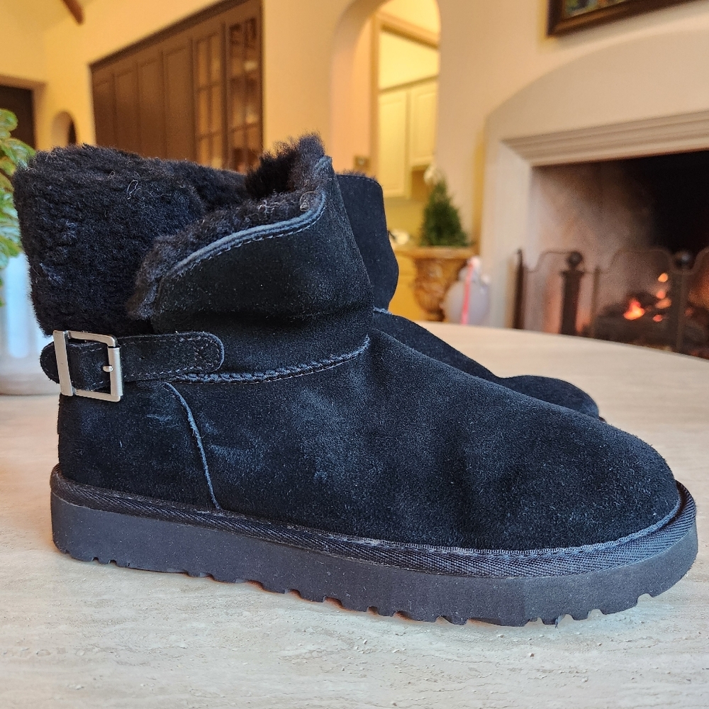 UGG KAREL BLACK BOOTS - Women's US 8, EU39